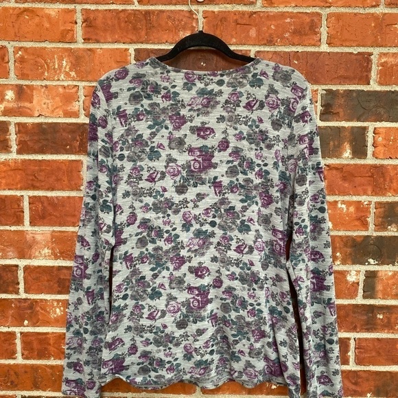 Rock & Republic 2X Gray Floral Vneck Faux Wrap Long Sleeve Top - Picture 4 of 9